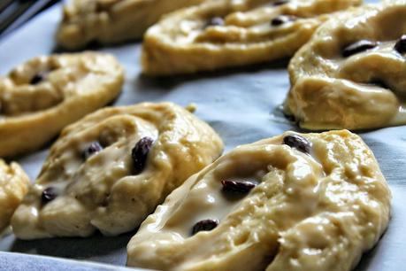BRIOCHES CON CREMA Y PASAS