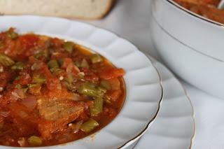 Sopa de tomates y espárragos trigueros