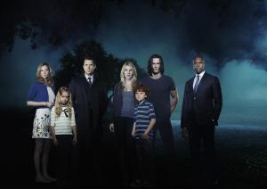 Fotos promocionales del reparto y sinopsis oficial de ‘The Whispers’.