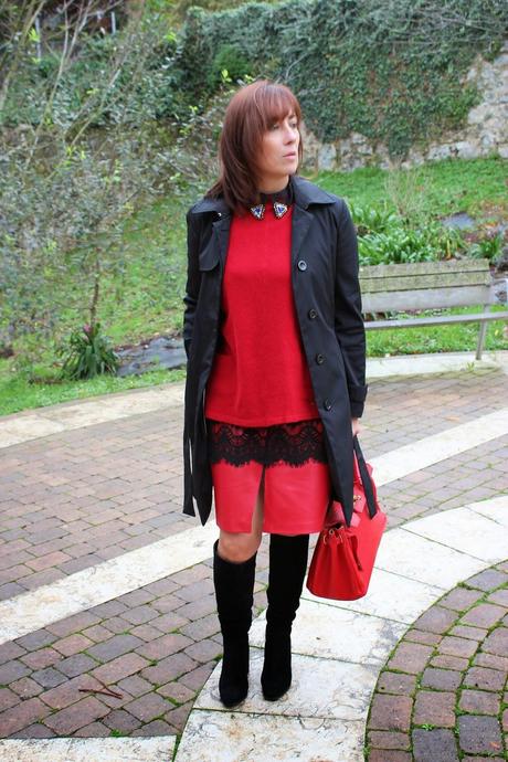 MIS LOOKS - TOTAL LOOK ROJO Y TRENCH NEGRO