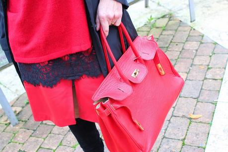 MIS LOOKS - TOTAL LOOK ROJO Y TRENCH NEGRO