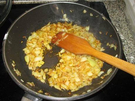 Merluza con chirlas, bambas y espárragos, receta, alimentación, 