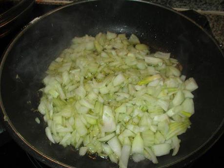 Merluza con chirlas, bambas y espárragos, receta, alimentación, 