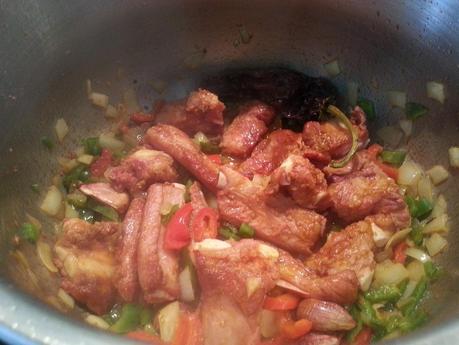 PAPAS CON COSTILLAS ADOBADAS