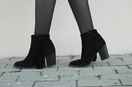 GLITTERING GLITTERING