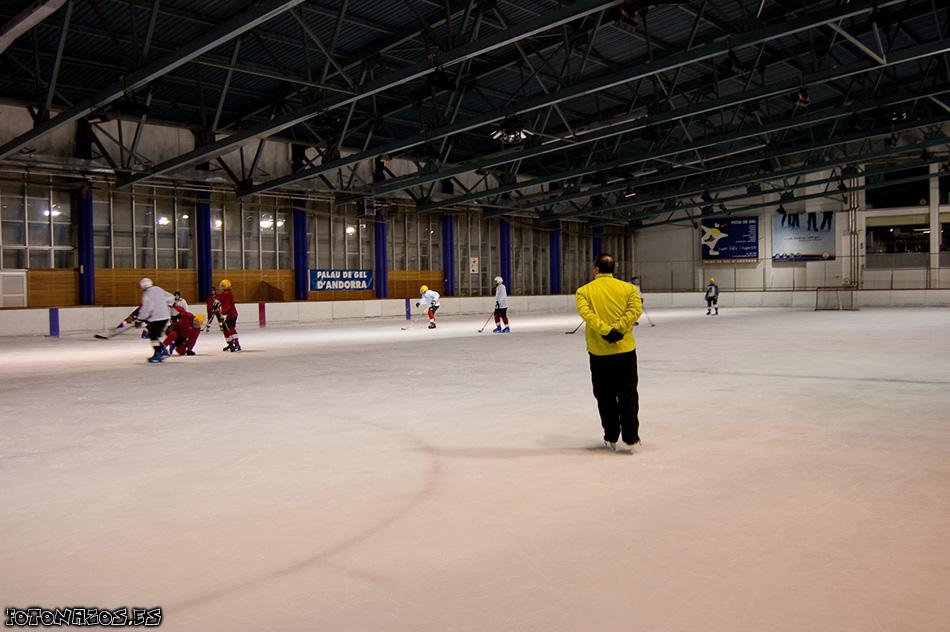 Foto Hockey sobre hielo en el Palau de gel de Andorra en Canillo