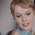 Date una vuelta por las mesas mientras escuchas a Shirley Bassey mia-farrow.jpg