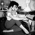 Date una vuelta por las mesas mientras escuchas a Shirley Bassey joan-collins.jpg