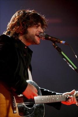 Quique González se rinde ante Gijón