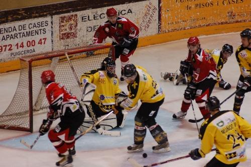 Aramón Jaca ganó en Puigcerdá por 2-7. Es el nuevo líder de la Liga de Hockey sobre hielo