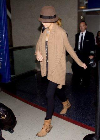 Adivina: ¿Quién es la celebrity con la chaqueta de lana y sombrero?