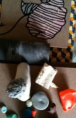 En la mesa del estudio