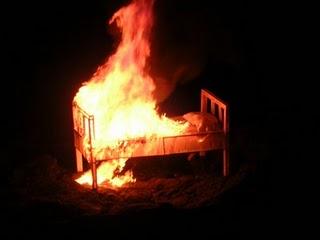 Vamos a quemarlo todo. Tú lo sabes y yo...yo también lo sé.