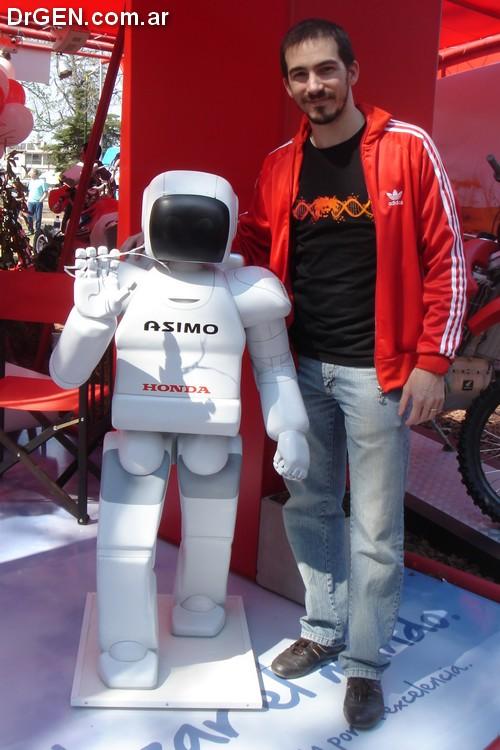 asimo y drgen ASIMO: el robot de Honda cumple 10 años