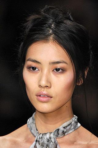 La modelo asiatica Liu Wen Vogue Alemania Nov 2010