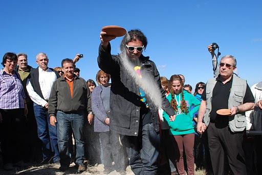 Ceremonia de Aventamiento de las Cenizas de Silo. Parque Toledo