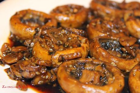 Champiñones caramelizados con salsa de soja