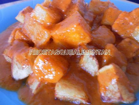 PATATAS BRAVAS A LA MADRILEÑA