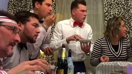 Canal Sur intenta hacer las paces con los andaluces tras el fallo en la retransmisión de las campanadas.la