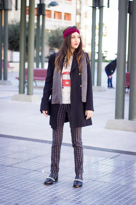 Little Cat And The Big Red Bus... Little Cat And The Big Red Bus...