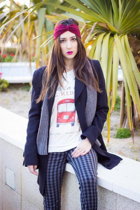 Little Cat And The Big Red Bus... Little Cat And The Big Red Bus...