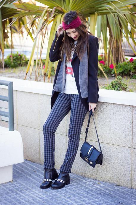 Little Cat And The Big Red Bus... Little Cat And The Big Red Bus...