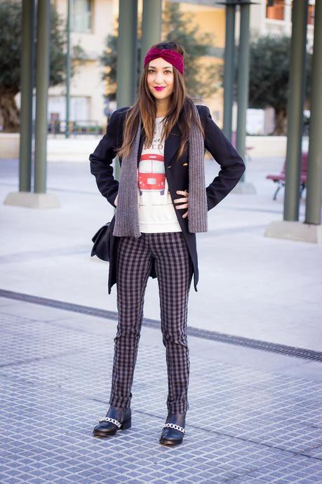 Little Cat And The Big Red Bus... Little Cat And The Big Red Bus...