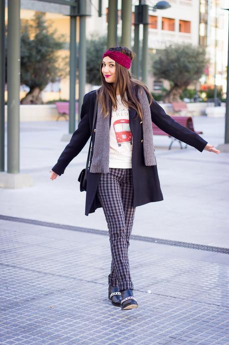 Little Cat And The Big Red Bus... Little Cat And The Big Red Bus...