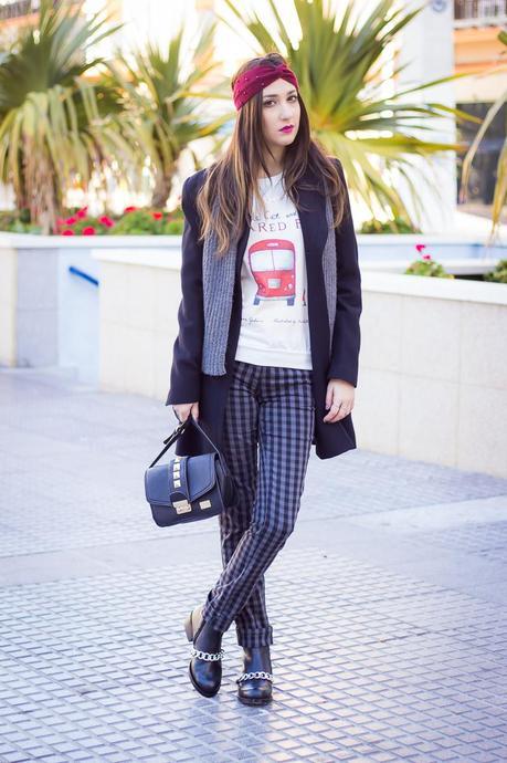 Little Cat And The Big Red Bus... Little Cat And The Big Red Bus...