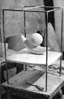 Bola suspendida de Giacometti Bola suspendida de Giacometti