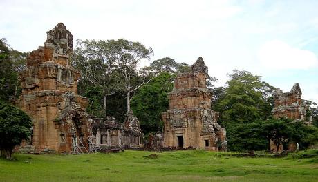 Prasat Suor Prat is a series of 12 towers in Angkor Thom near the town of Siem Reap 