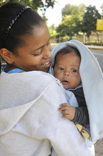 Más adolescentes son madres, menos se planifican