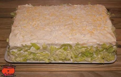 PASTEL SALADO RELLENO DE ATUN, TOMATE, HUEVO Y PALITOS DE MAR