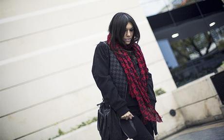 street style barbara crespo houndstooth pattern c&a coat it shoes black and red outfit blog de moda fashion blogger street style barbara crespo houndstooth pattern c&a coat it shoes black and red outfit blog de moda fashion blogger