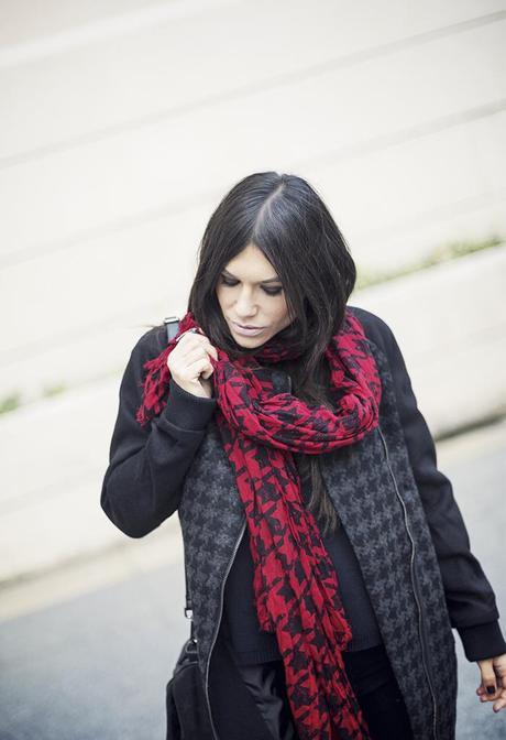 street style barbara crespo houndstooth pattern c&a coat it shoes black and red outfit blog de moda fashion blogger street style barbara crespo houndstooth pattern c&a coat it shoes black and red outfit blog de moda fashion blogger