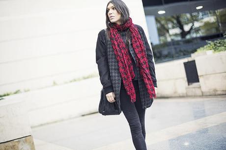 street style barbara crespo houndstooth pattern c&a coat it shoes black and red outfit blog de moda fashion blogger street style barbara crespo houndstooth pattern c&a coat it shoes black and red outfit blog de moda fashion blogger