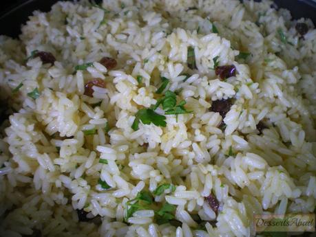 Fricasé de pollo con nueces caramelizadas y arroz con curry