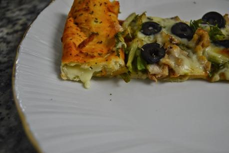 Pizza de Atún Canónigos y Aceitunas