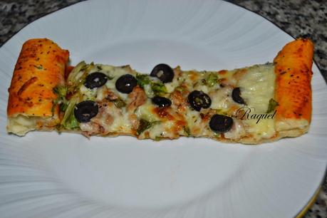 Pizza de Atún Canónigos y Aceitunas