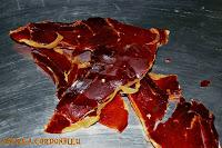 REVUELTO DE GUISANTES CON LANGOSTINOS, GELATINA DE JAMÓN SERRANO Y CRUJIENTE DE GAMBAS