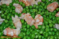 REVUELTO DE GUISANTES CON LANGOSTINOS, GELATINA DE JAMÓN SERRANO Y CRUJIENTE DE GAMBAS