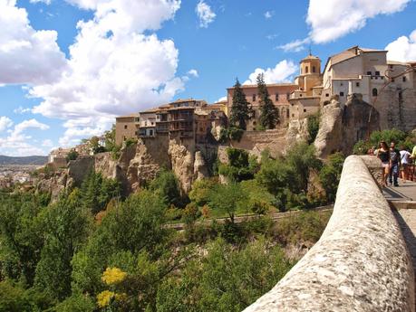 Fotografías de las casas colgadas de Cuenca y de mi GS.