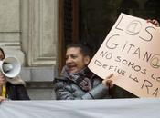 gitanos protestan ante RAE.