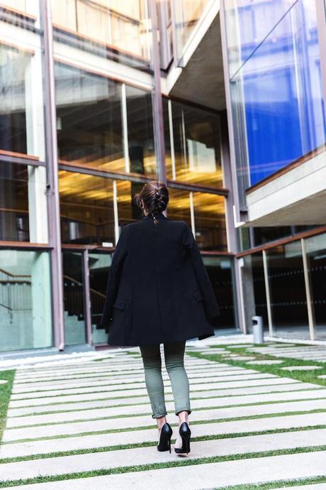 Jennyfer-Khaki_Jeans-Striped_Dress-Blue_Coat-Purificacion_Garcia_Bag-Outfit-Street_Style-28