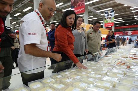 “Estaba en proceso de inventario y abastecimiento:” Ministra Meléndez desplegó operativo de seguridad en Abasto Bicentenario de Plaza Venezuela.