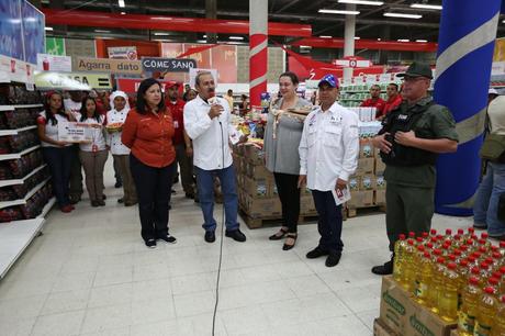 “Estaba en proceso de inventario y abastecimiento:” Ministra Meléndez desplegó operativo de seguridad en Abasto Bicentenario de Plaza Venezuela.