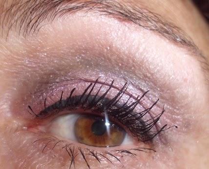 maquillaje de ojos rosa y gris 