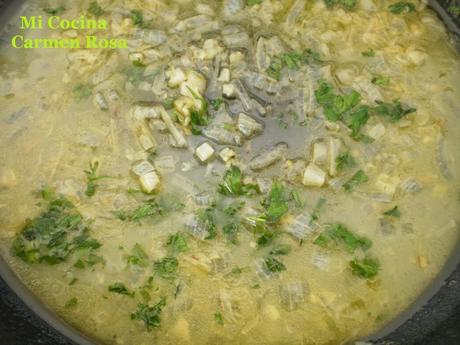 MACARRONES CON BERBERECHOS EN SALSA VERDE