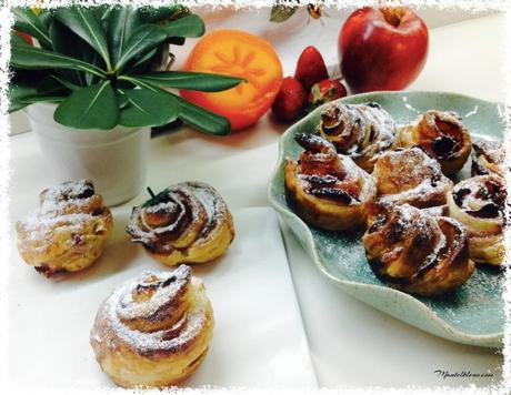 Pastelitos de flores  de hojaldre con frutas