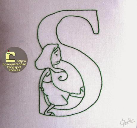 Cojín con la letra S de Vanessa Ouache